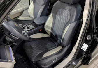 Подержанный автомобиль Hongqi HS5 2024 года (20 фото)