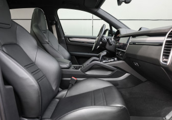 Подержанный автомобиль Porsche Cayenne 2022 года (11 фото)