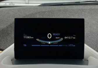 Подержанный автомобиль BMW i3 2017 года (24 фото)