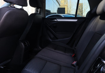 Подержанный автомобиль Volkswagen Golf Hatchback 2012 года (7 фото)