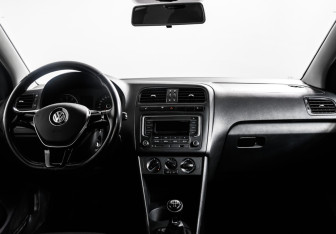 Подержанный автомобиль Volkswagen Polo Sedan 2016 года (12 фото)