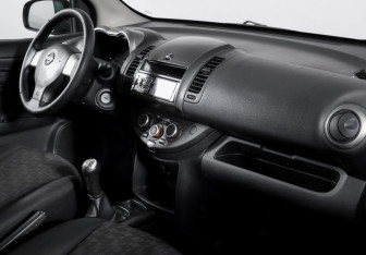 Подержанный автомобиль Nissan Note 2007 года (9 фото)
