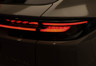 Подержанный автомобиль Changan UNI-K 2023 года (31 фото)