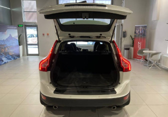 Подержанный автомобиль Volvo XC60 2012 года (6 фото)