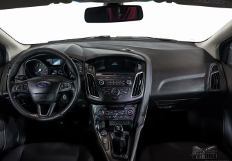 Подержанный автомобиль Ford Focus Wagon 2017 года (7 фото)
