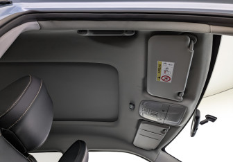 Подержанный автомобиль Москвич 3е 2023 года (23 фото)