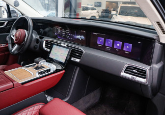 Подержанный автомобиль Hongqi E-HS9 2023 года (9 фото)