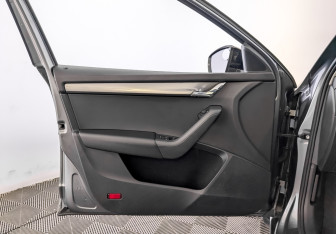 Подержанный автомобиль Skoda Octavia Liftback 2019 года (19 фото)