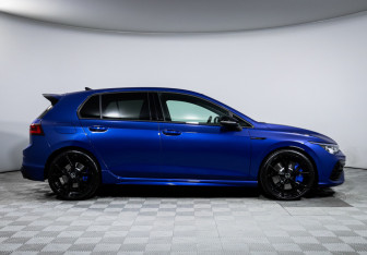 Подержанный автомобиль Volkswagen Golf R Hatchback 2023 года (4 фото)