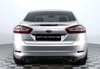 Подержанный автомобиль Ford Mondeo Sedan 2013 года (4 фото)