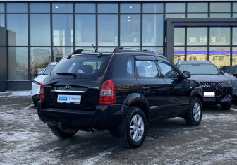 Подержанный автомобиль Hyundai Tucson 2008 года (5 фото)
