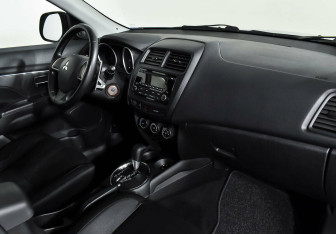 Подержанный автомобиль Mitsubishi ASX 2014 года (9 фото)