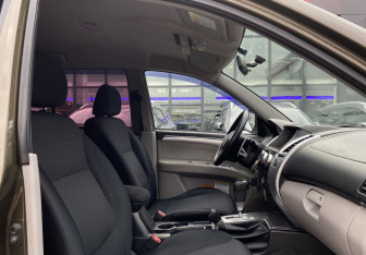 Подержанный автомобиль Mitsubishi Pajero Sport 2014 года (20 фото)