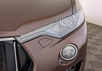 Подержанный автомобиль Maserati Levante 2017 года (11 фото)