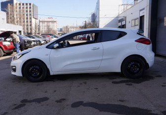 Подержанный автомобиль Kia Ceed Hatchback 2017 года (4 фото)