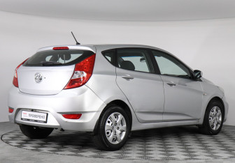 Подержанный автомобиль Hyundai Solaris Hatchback 2012 года (3 фото)