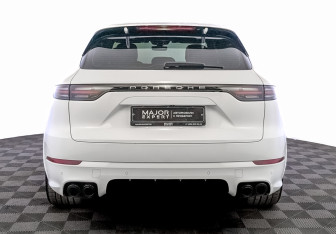 Подержанный автомобиль Porsche Cayenne 2021 года (6 фото)