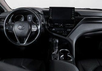 Подержанный автомобиль Toyota Camry Sedan 2021 года (12 фото)