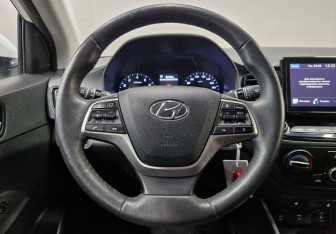 Подержанный автомобиль Hyundai Solaris Sedan 2021 года (15 фото)