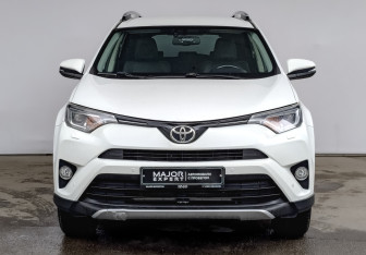 Подержанный автомобиль Toyota RAV4 2016 года (2 фото)
