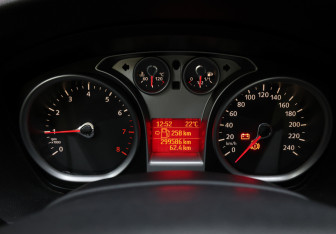Подержанный автомобиль Ford Focus Sedan 2008 года (11 фото)