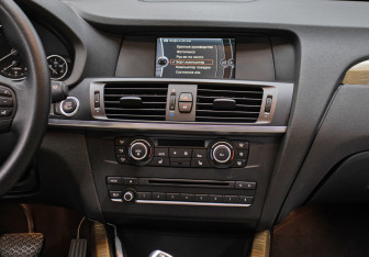 Подержанный автомобиль BMW X3 2012 года (15 фото)