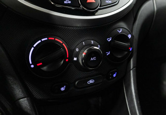 Подержанный автомобиль Hyundai Solaris Hatchback 2012 года (8 фото)