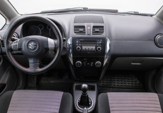 Подержанный автомобиль Suzuki SX4 Hatchback 2010 года (13 фото)