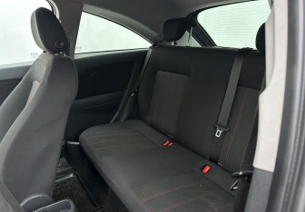 Подержанный автомобиль Opel Corsa 2011 года (10 фото)