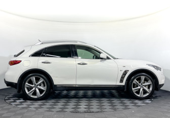 Подержанный автомобиль Infiniti FX 2013 года (4 фото)