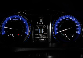 Подержанный автомобиль Toyota Camry Sedan 2016 года (11 фото)