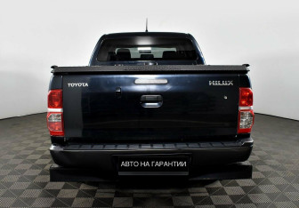 Подержанный автомобиль Toyota Hilux 2013 года (4 фото)