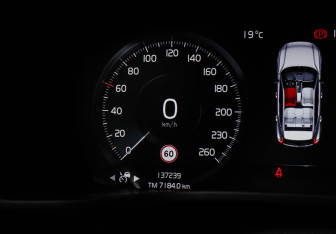 Подержанный автомобиль Volvo XC40 2020 года (11 фото)