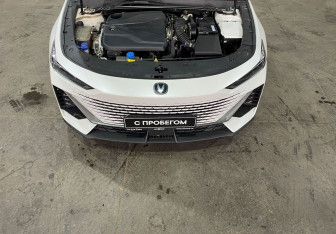 Подержанный автомобиль Changan UNI-V 2023 года (20 фото)