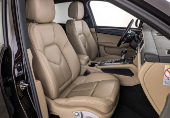 Подержанный автомобиль Porsche Macan 2020 года (24 фото)