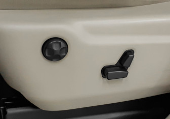 Подержанный автомобиль Jeep Grand Cherokee 2012 года (19 фото)