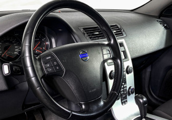 Подержанный автомобиль Volvo S40 2010 года (14 фото)