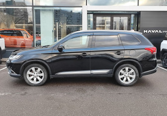 Подержанный автомобиль Mitsubishi Outlander 2015 года (8 фото)