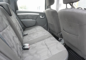 Подержанный автомобиль Renault Logan Sedan 2010 года (10 фото)