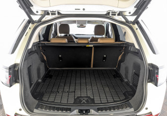 Подержанный автомобиль Land Rover Discovery Sport 2025 года (10 фото)