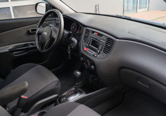 Подержанный автомобиль Kia Rio Hatchback 2010 года (7 фото)