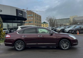 Подержанный автомобиль Nissan Teana 2011 года (4 фото)