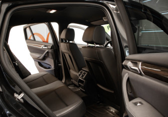 Подержанный автомобиль BMW X4 2015 года (35 фото)