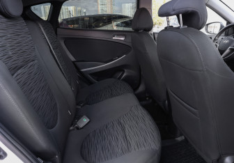 Подержанный автомобиль Hyundai Solaris Hatchback 2015 года (12 фото)