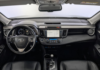 Подержанный автомобиль Toyota RAV4 2019 года (14 фото)