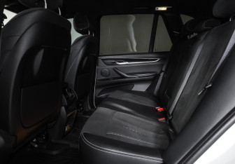 Подержанный автомобиль BMW X5 2015 года (11 фото)