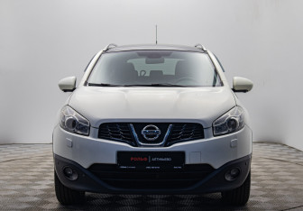 Подержанный автомобиль Nissan Qashqai+2 2012 года (8 фото)