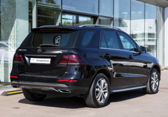 Подержанный автомобиль Mercedes-Benz GLE 2016 года (5 фото)