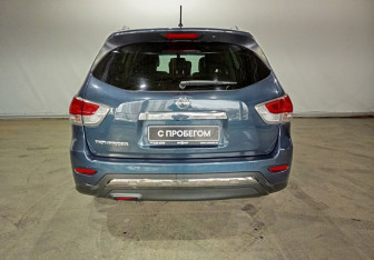 Подержанный автомобиль Nissan Pathfinder 2015 года (5 фото)