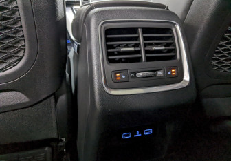 Подержанный автомобиль Geely Atlas Pro 2023 года (16 фото)